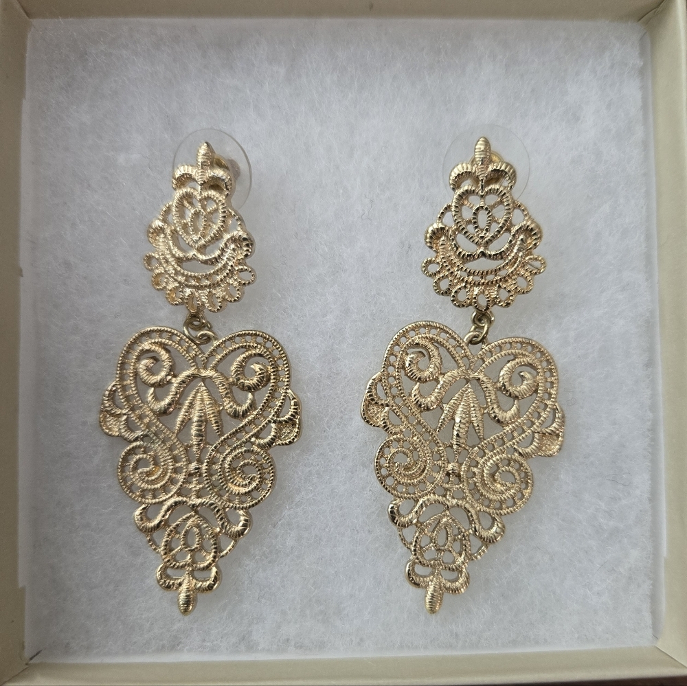 Banana Republic Gold Filigree Chandelier Earrings - Picture 2 of 12
